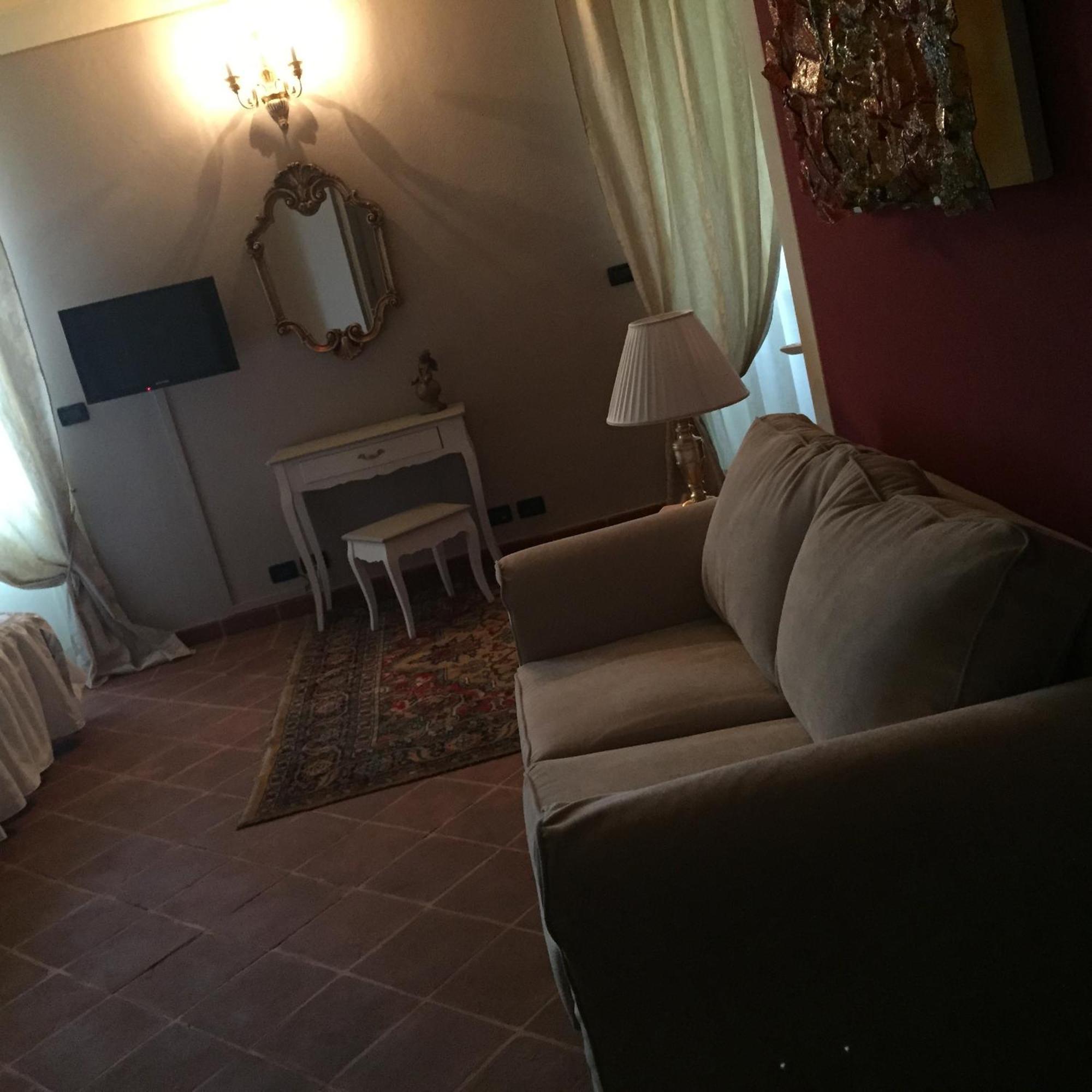 La Foresteria Del Castello - Wellness Hotel In Dimora Storica Castell'Alfero Room photo